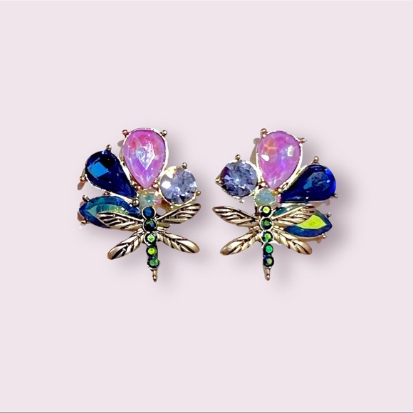 New BETSEY JOHNSON cute Gem Cluster Dragonfly stud earrings - Picture 1 of 3